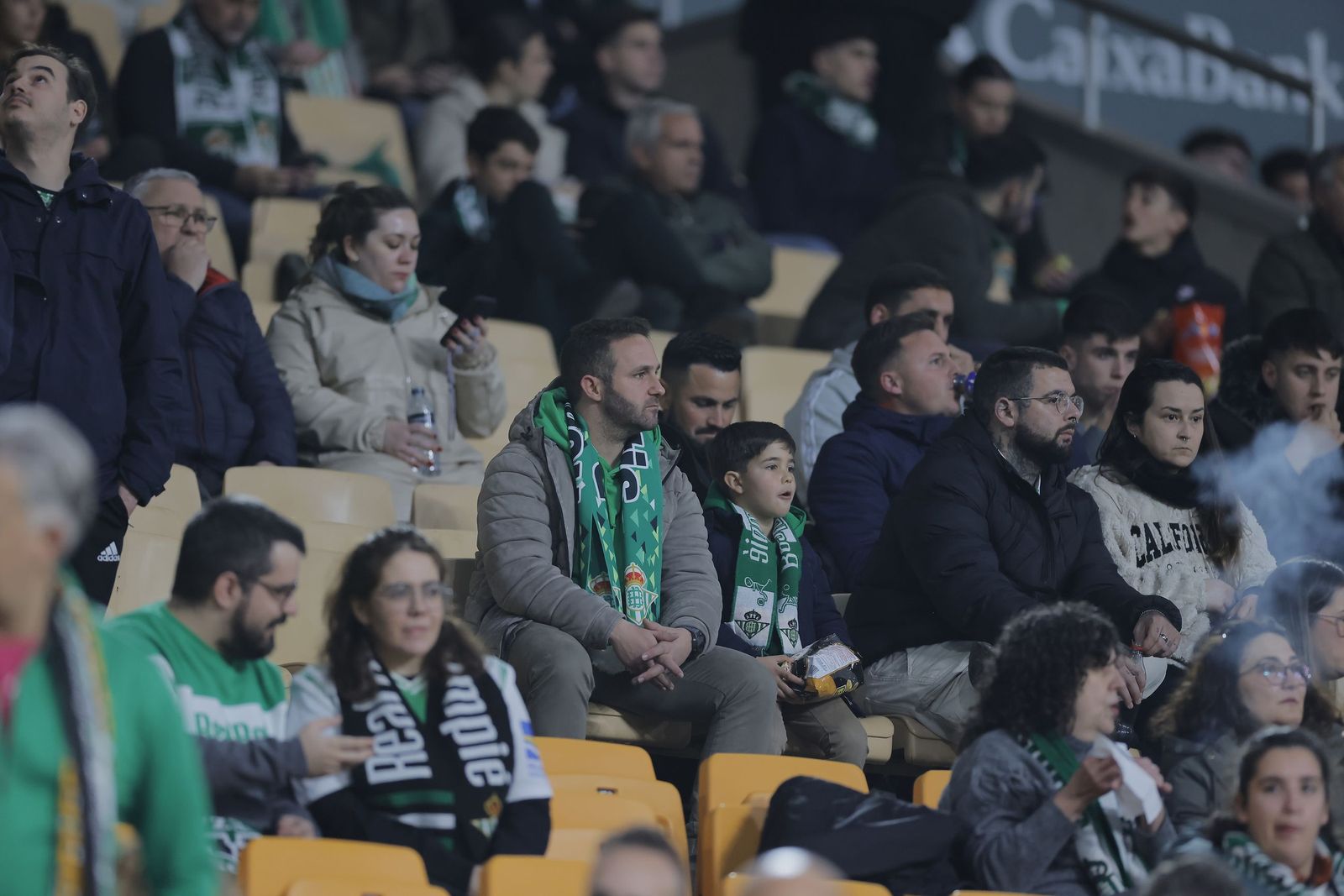 Búscate en las fotos del Betis - Elche