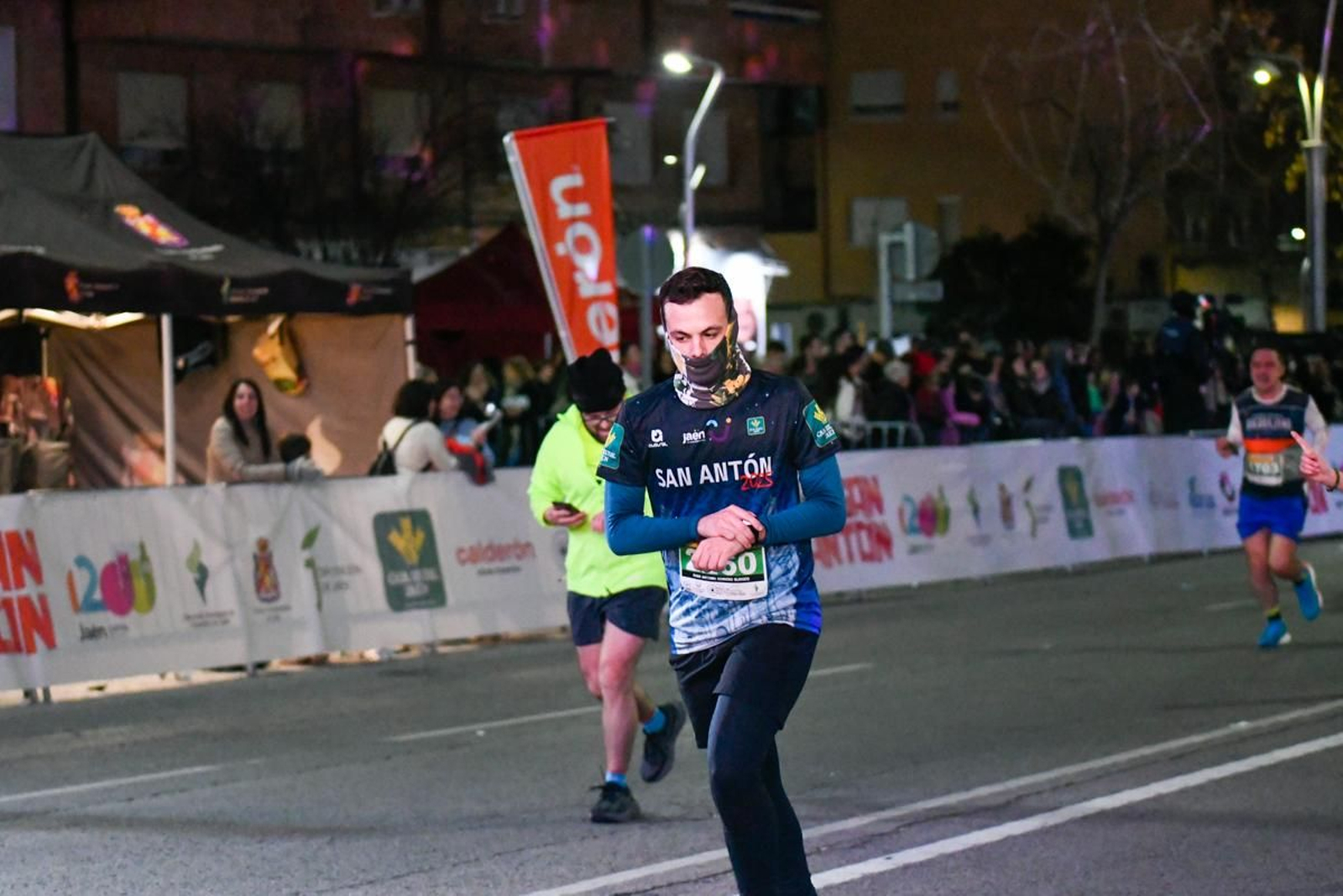 En imágenes: búscate en tu llegada a meta de la Carrera de San Antón 2025 (5)