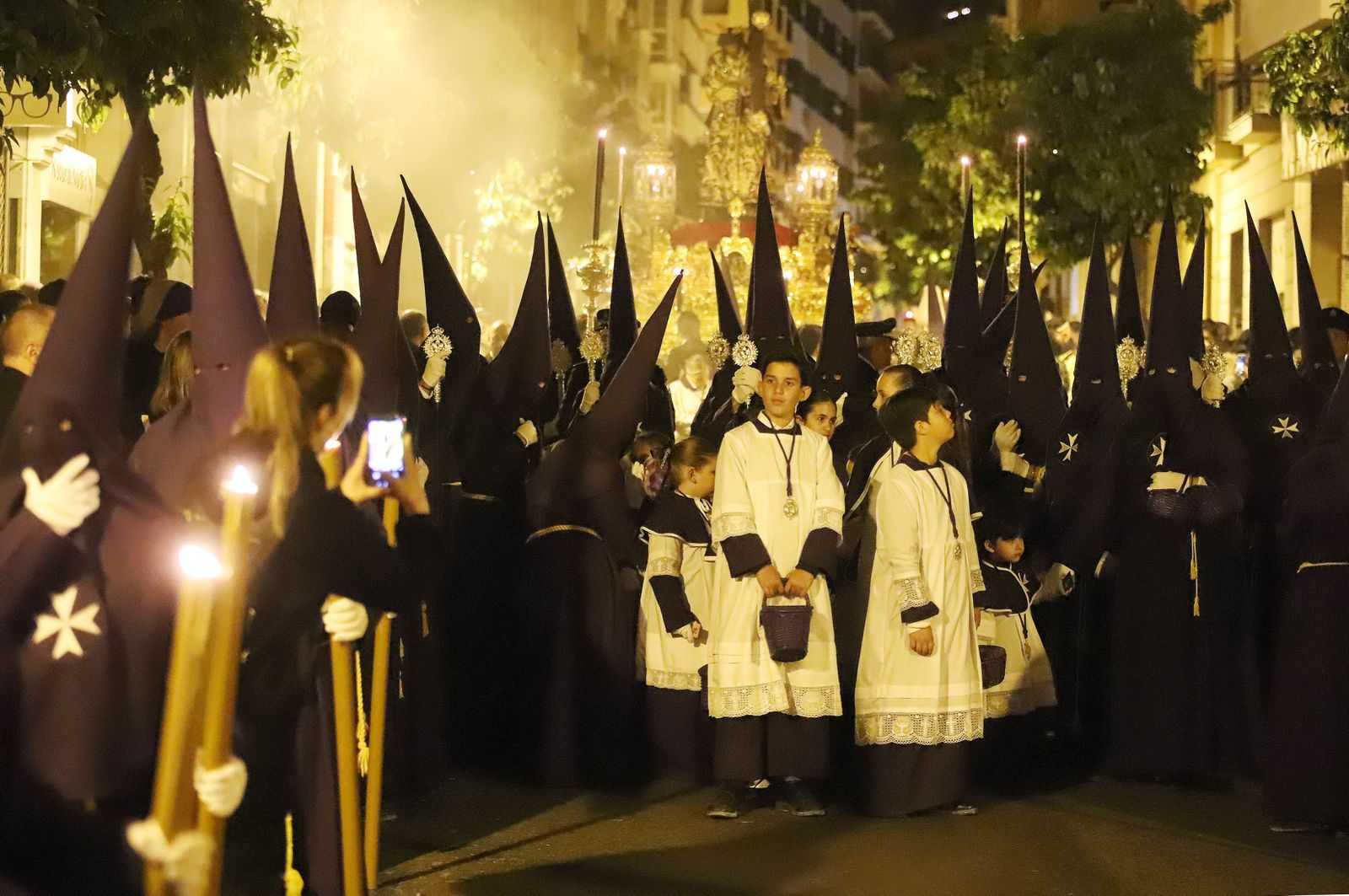 La Hermandad El Nazareno en la madrugá de la Semana Santa de Huelva 2023, en imágenes