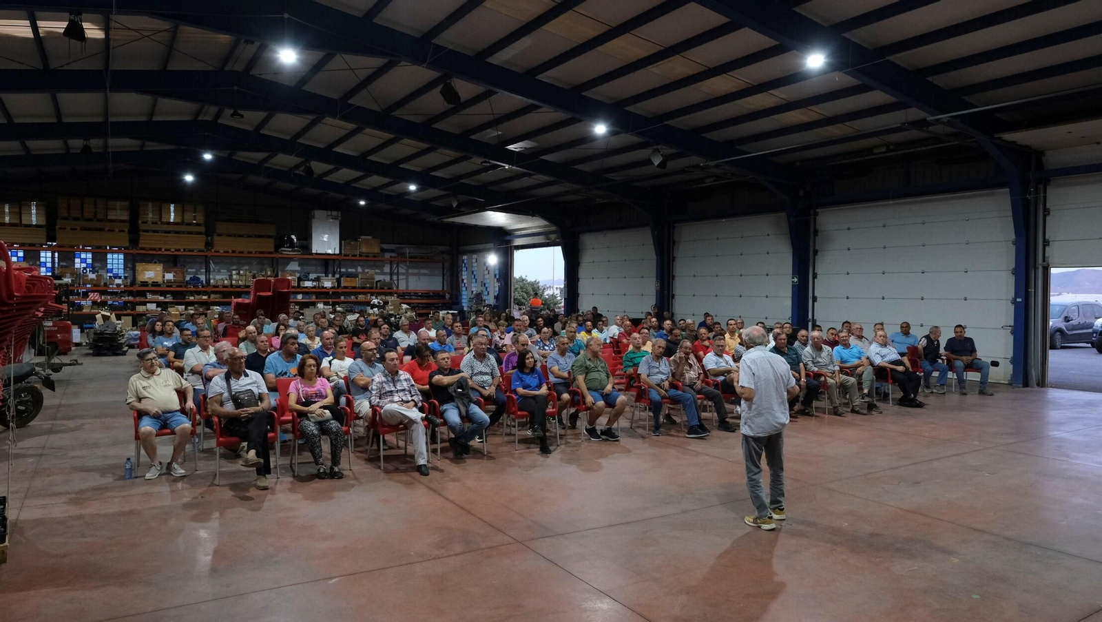 Antonio López, presidente de la CUCN, se dirige a los comuneros en la tarde del jueves.