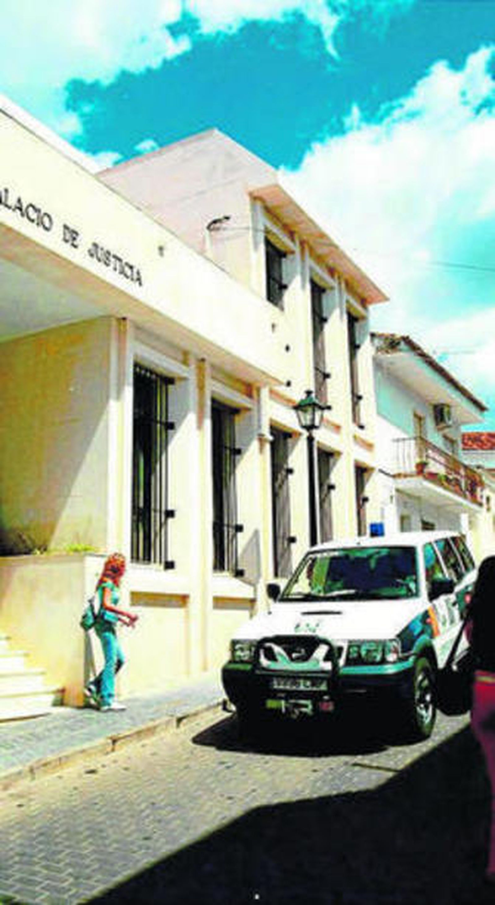 A la izquierda, juzgado de Valverde. A la derecha, José María Infante, hoy ex presidente de la Mancomunidad.