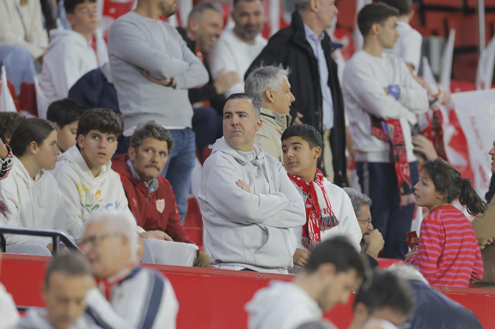Búscate en las fotos del Sevilla-Arsenal