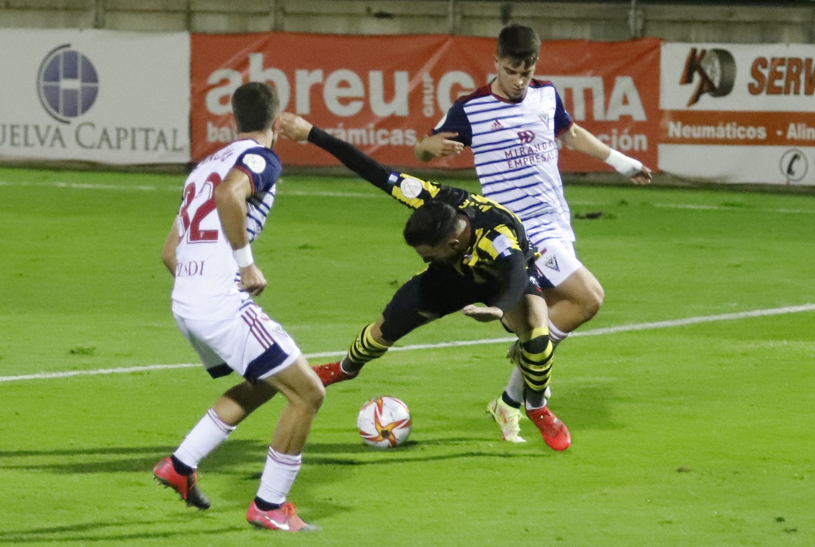 Imágenes del encuentro de Copa del Rey entre el San Roque de Lepe y el Mirandés