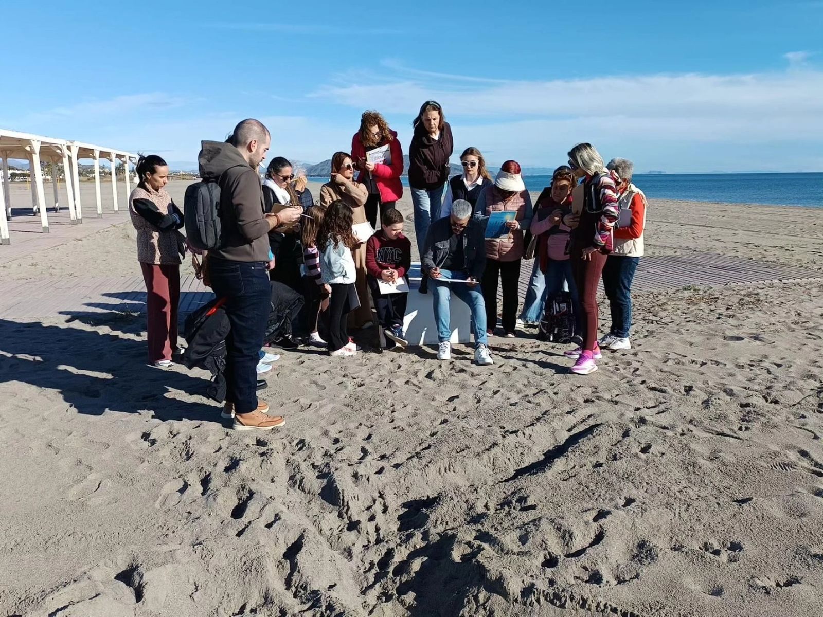 Las playas de Vera se llenan de arte y deporte con el éxito de 'Tus Playas de Invierno