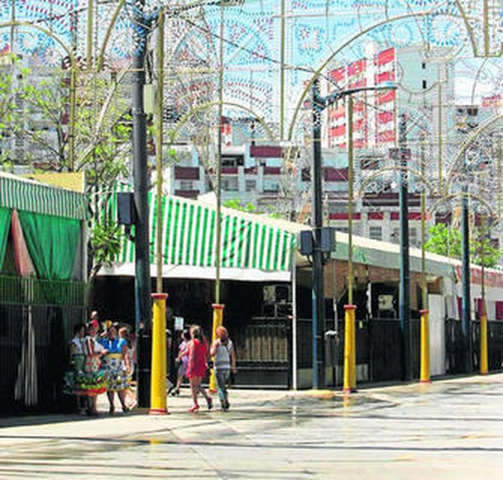 Una de las calles del recinto ferial, prácticamente vacía.