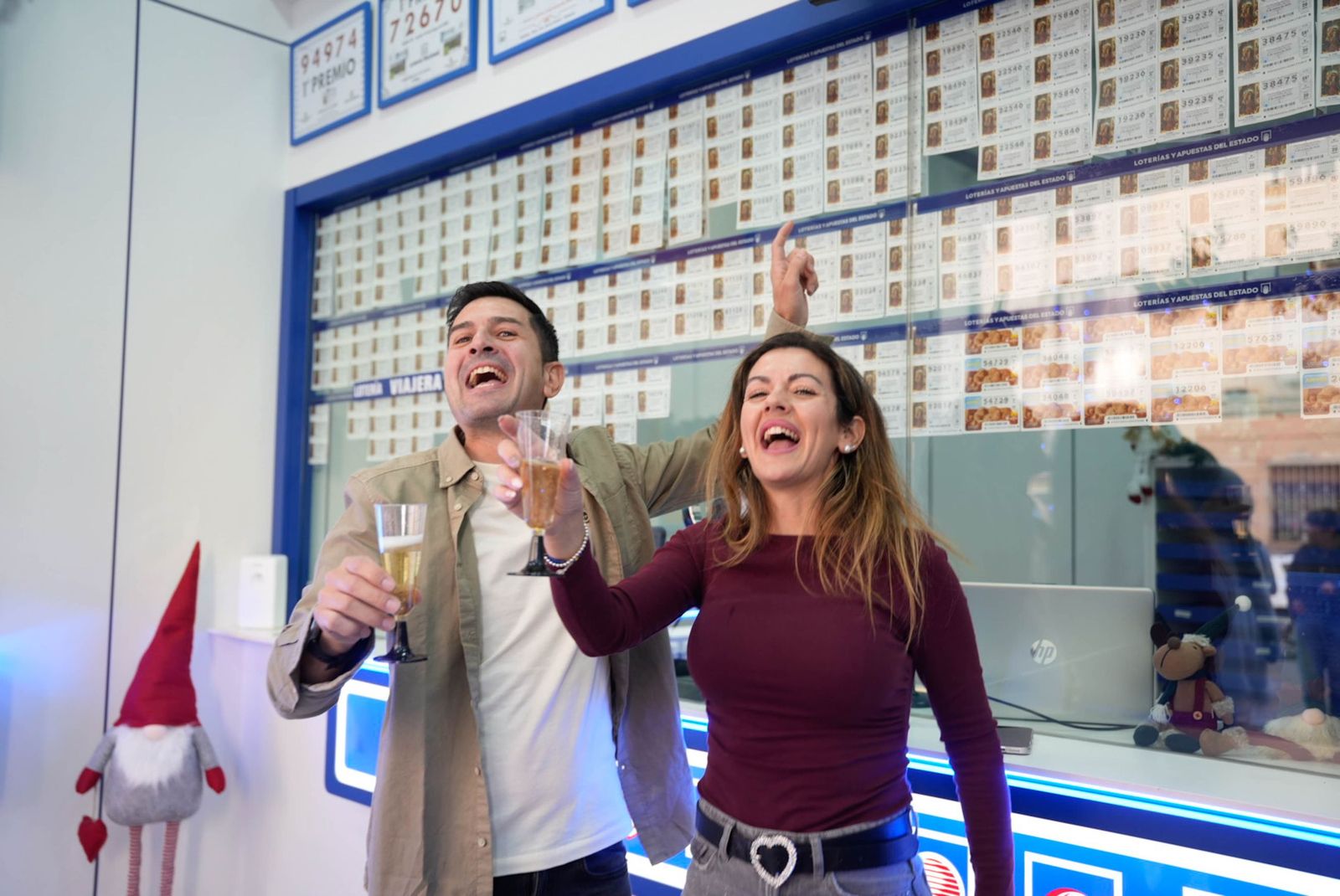 Celebración en la administración "La Quince" de Almería, donde han repartido 200.000 euros