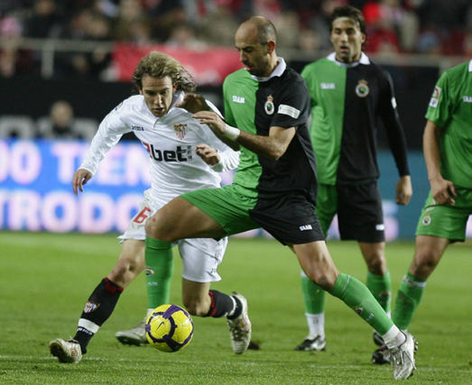 El Sevilla vuelve a ceder puntos en casa. / Antonio Pizarro