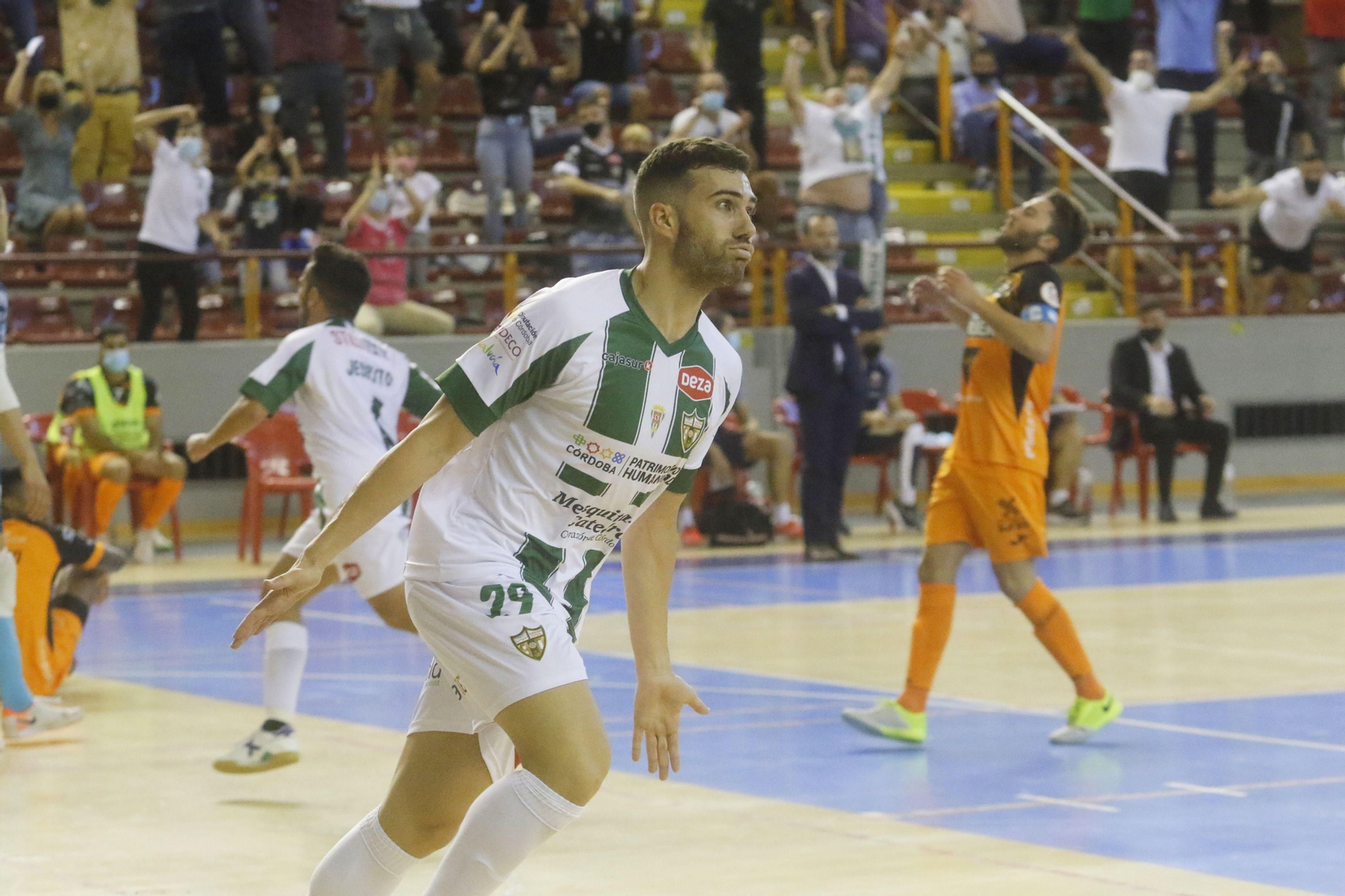 Las fotos del estreno liguero del Córdoba Futsal ante el Burela