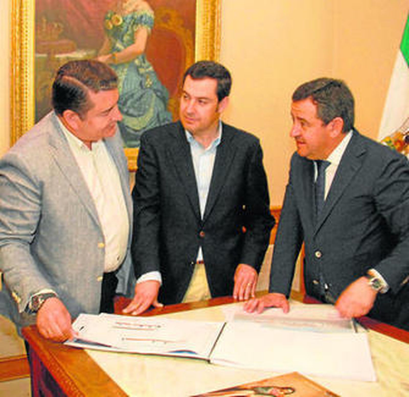 El presidente del PP-A, Juan Manuel Moreno, ayer en Chiclana, durante el foro con el sector turístico.