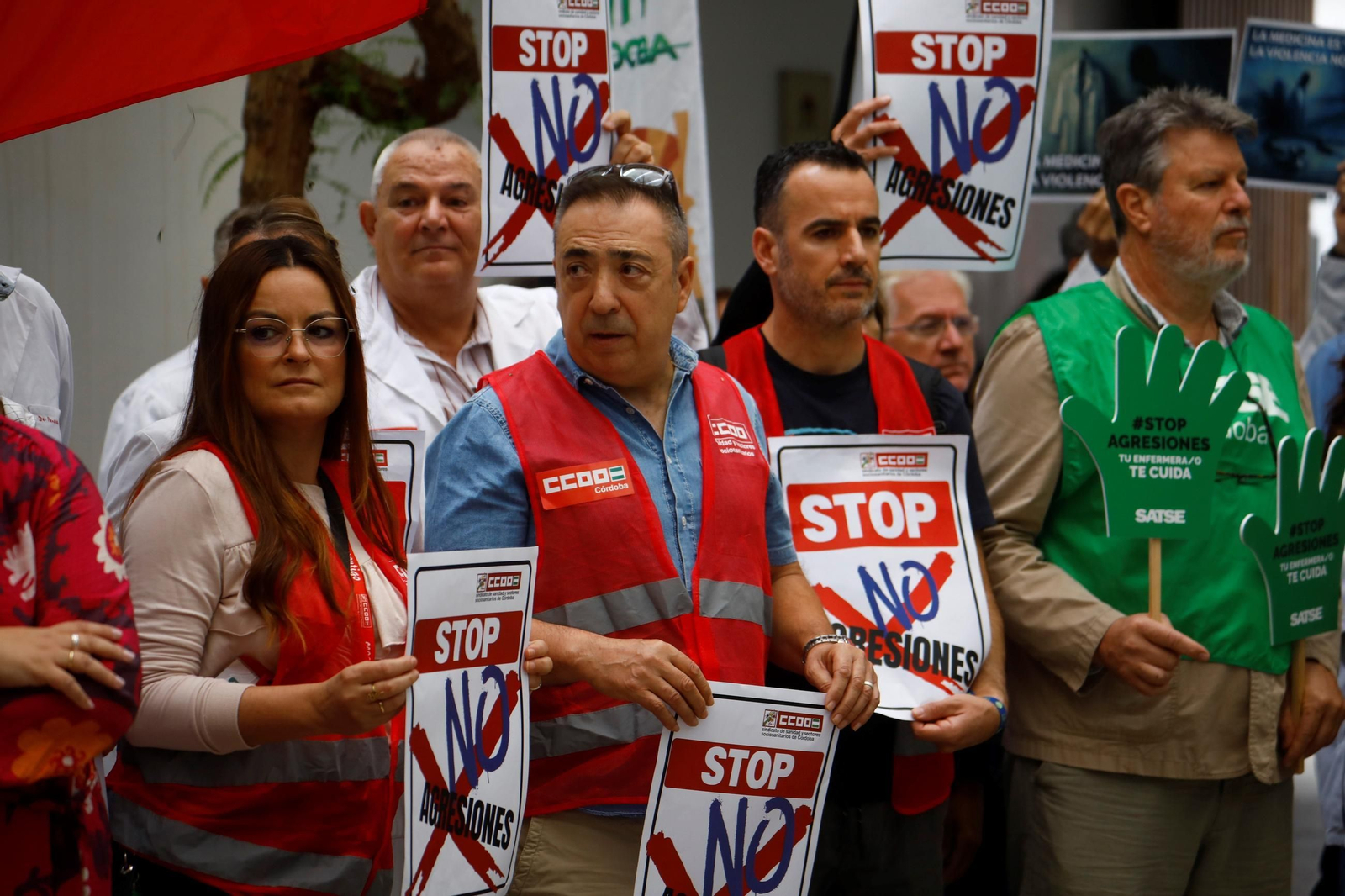 La concentración contra las agresiones al personal sanitario en el centro de salud Lucano