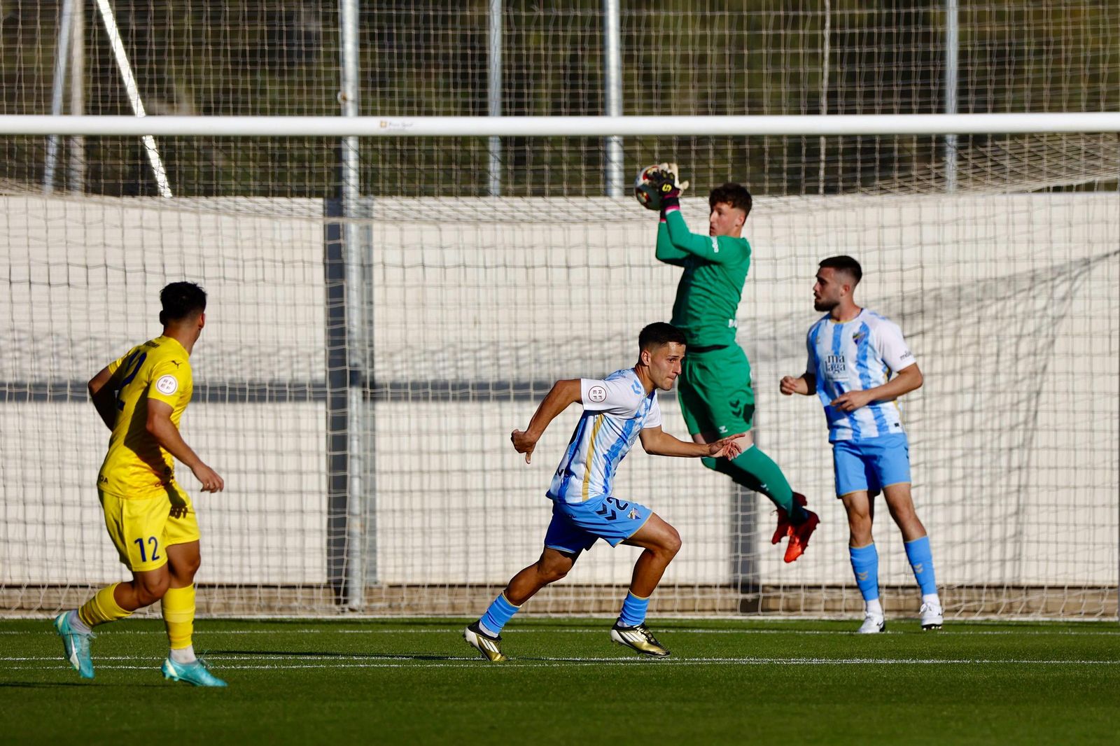 El Atlético Malagueño no pasa del 0-0 con el Marbellí y el Jaén lo celebra
