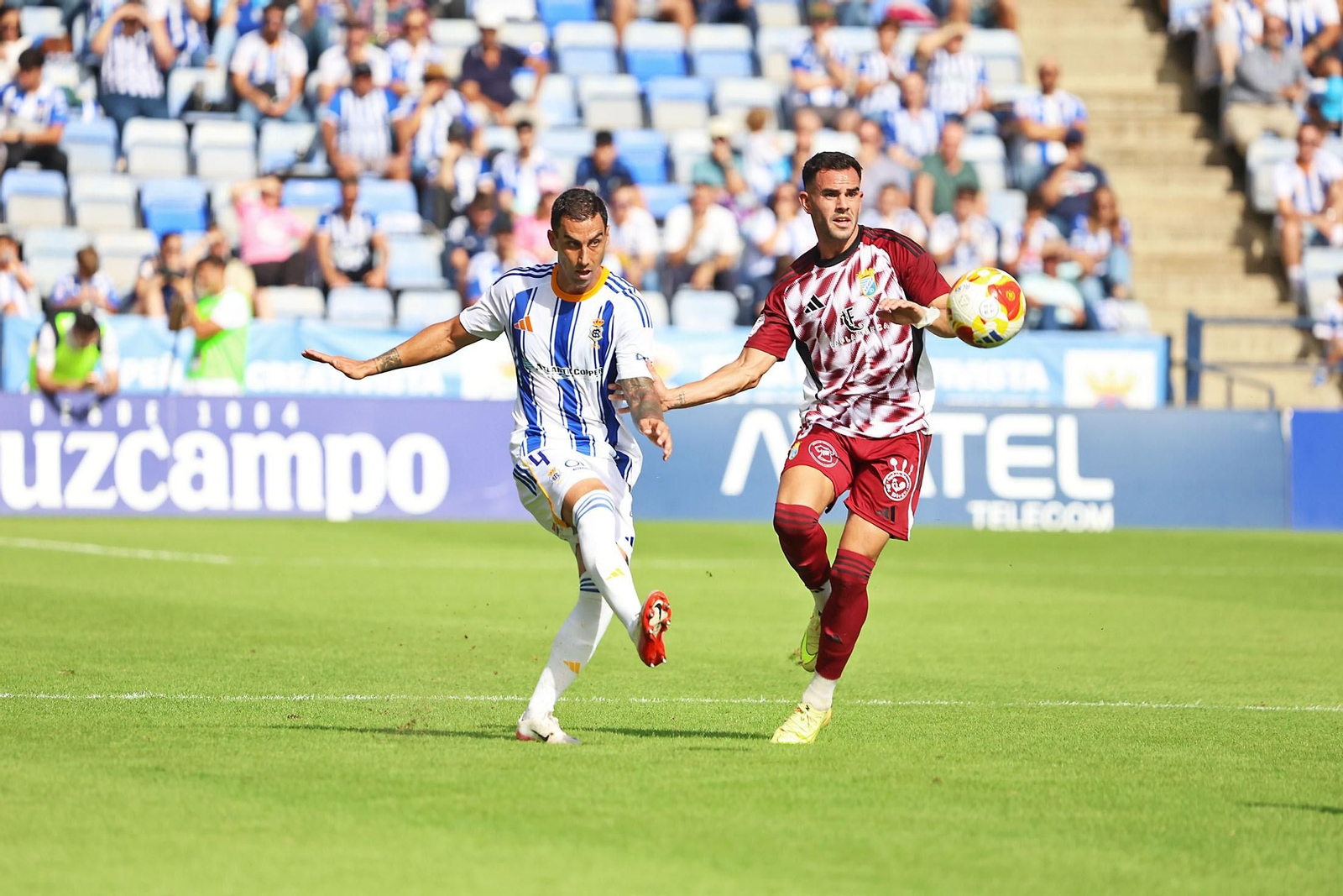 Bonaque pugna con Nané en el duelo contra el Xerez.