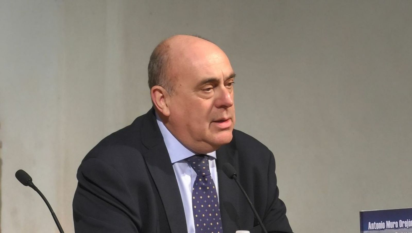 El catedrático Juan José Iglesias ha dirigido la reedición del libro