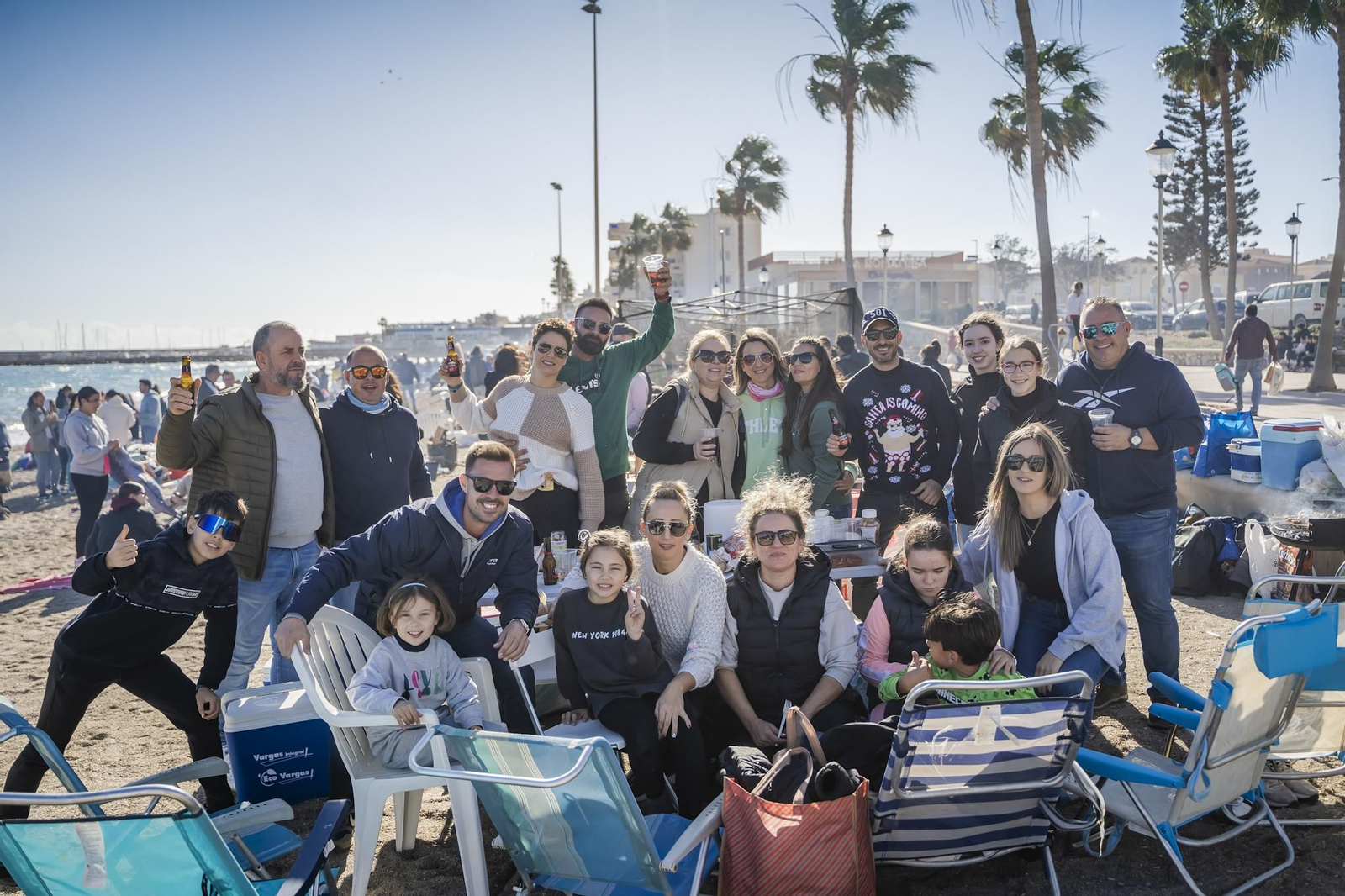 Miles de personas despiden el año 2024 en Las Moragas de Roquetas, en imágenes