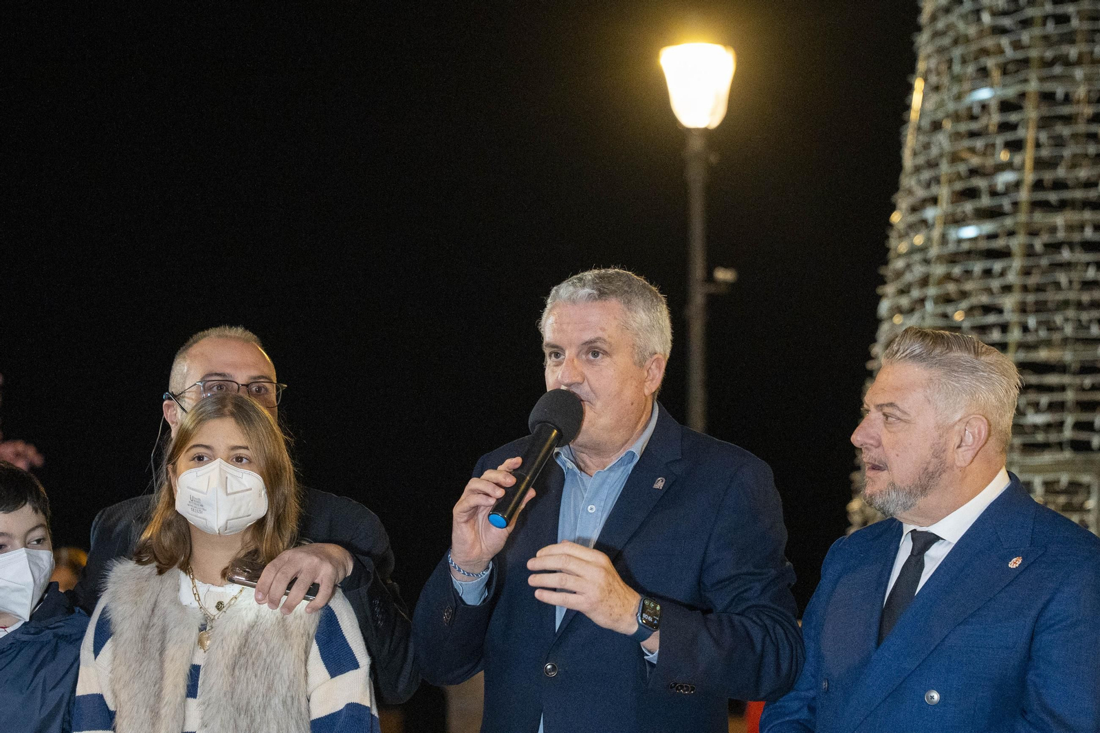El encendido del alumbrado navideño del Hospital Universitario Torrecárdenas, en imágenes