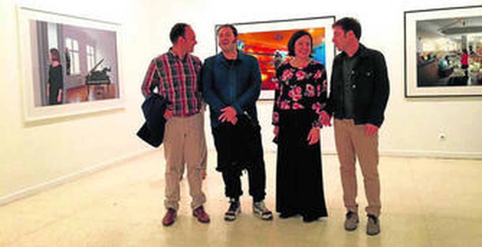 Miguel Ángel Tornero -segundo por la izquierda- junto a Aurora Vélez, Pedro Hernández y Sema D'Acosta en la inauguración.