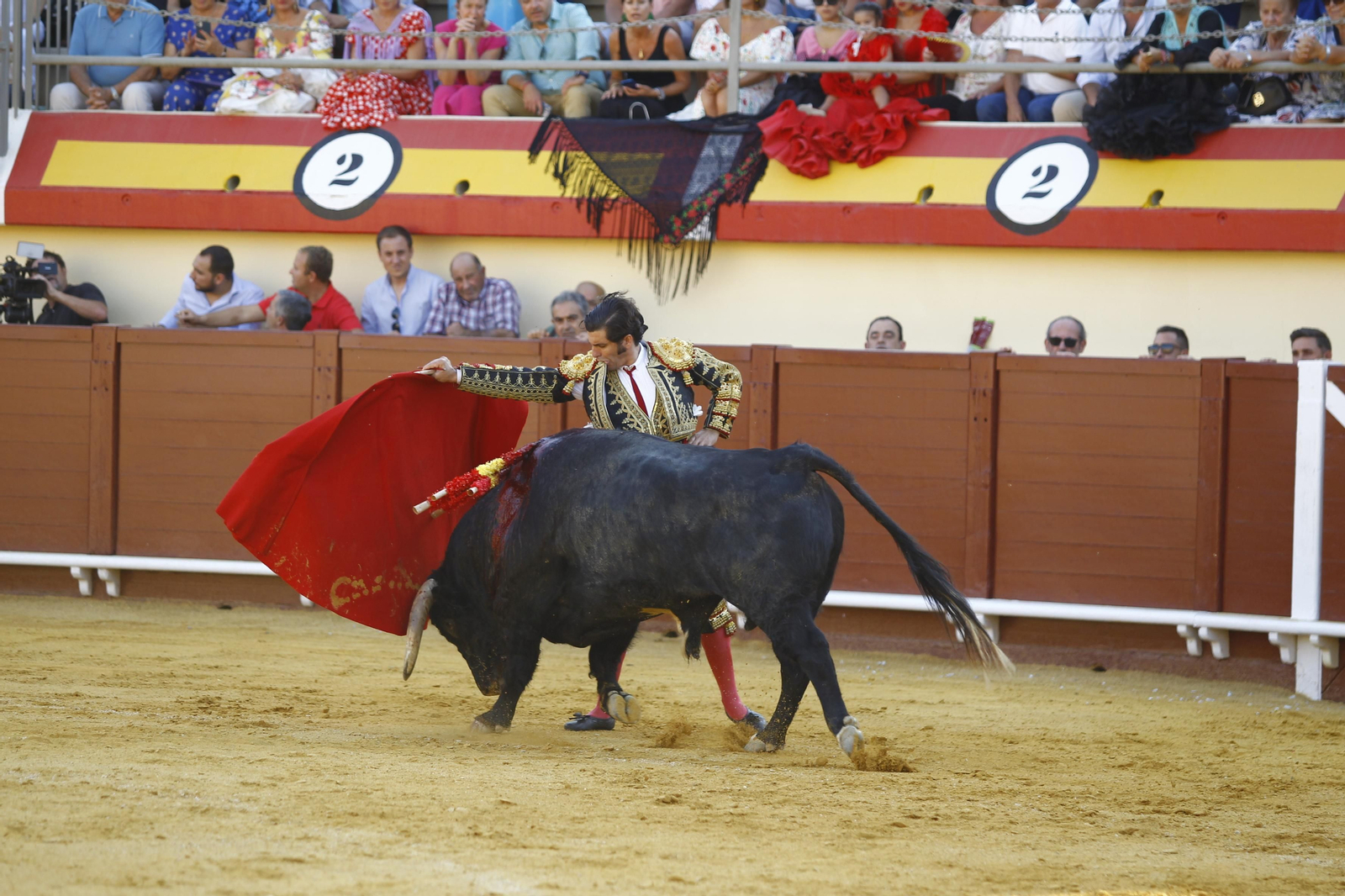Imágenes de la corrida de toros de la Feria de Vera, con Morante de la Puebla, Emilio de Justo y Pablo Aguado