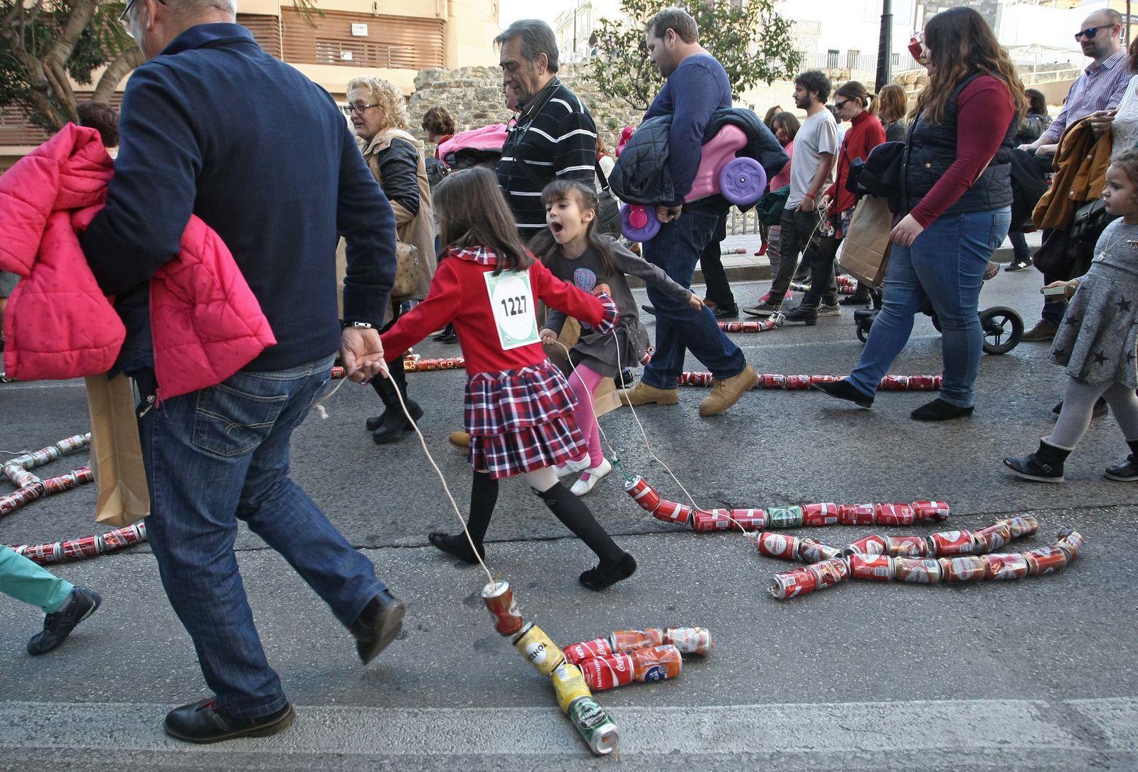 Arrastre de latas en Algeciras