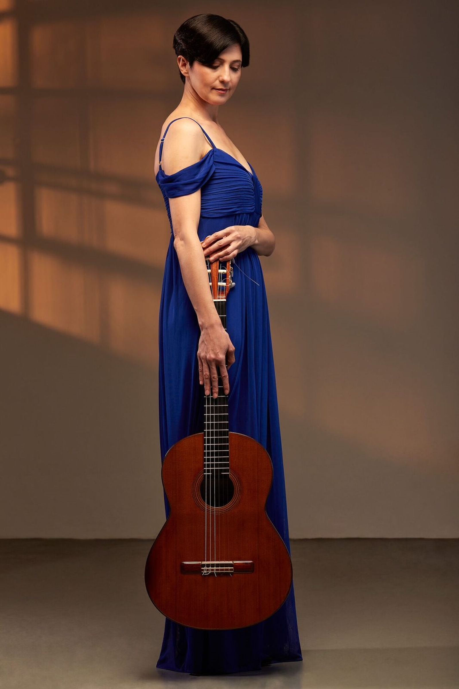 Mirta Álvarez, concertista argentina de guitarra, compositora y cantante.
