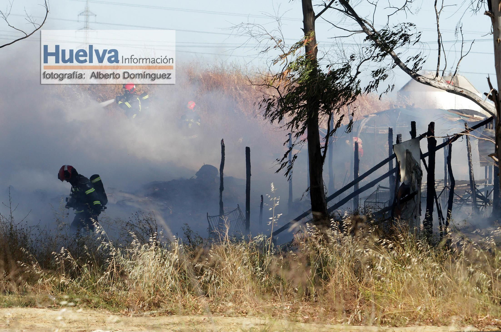 Imágenes del incendio en el asentamiento de las Metas