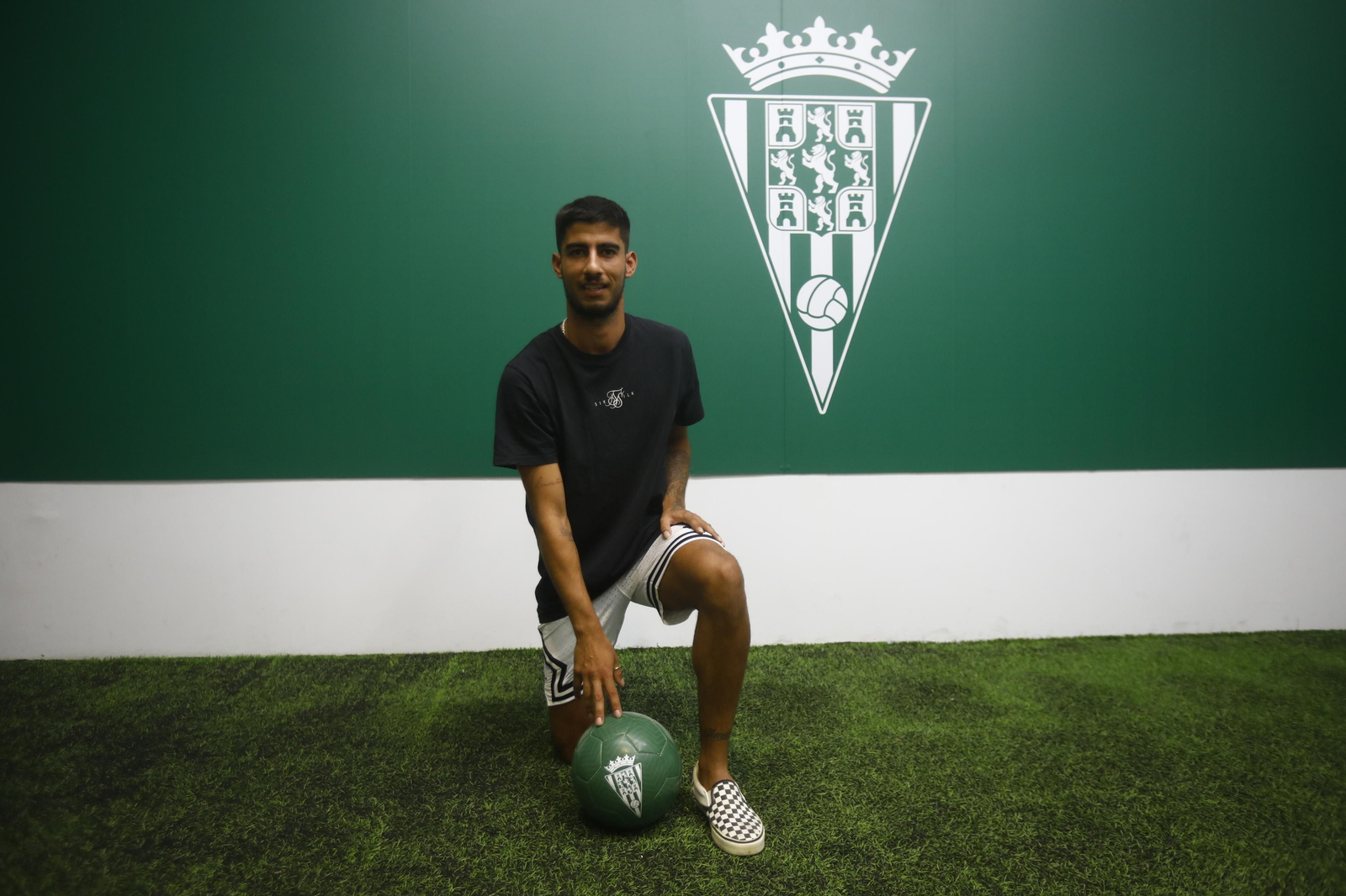 Las imágenes de la presentación de Calderón con el Córdoba CF