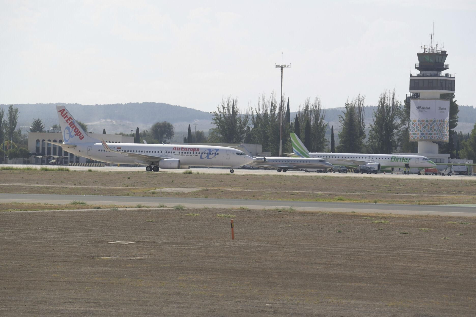 Aviones en la pista de aparcamiento del Aeropuerto de Granada
