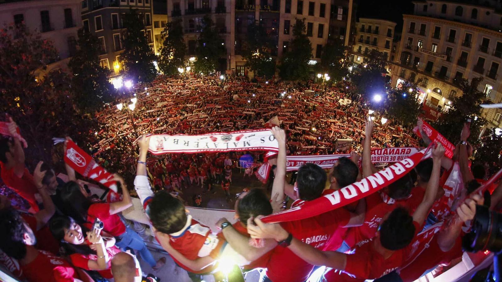 Celebración del ascenso en la Plaza del Carmen