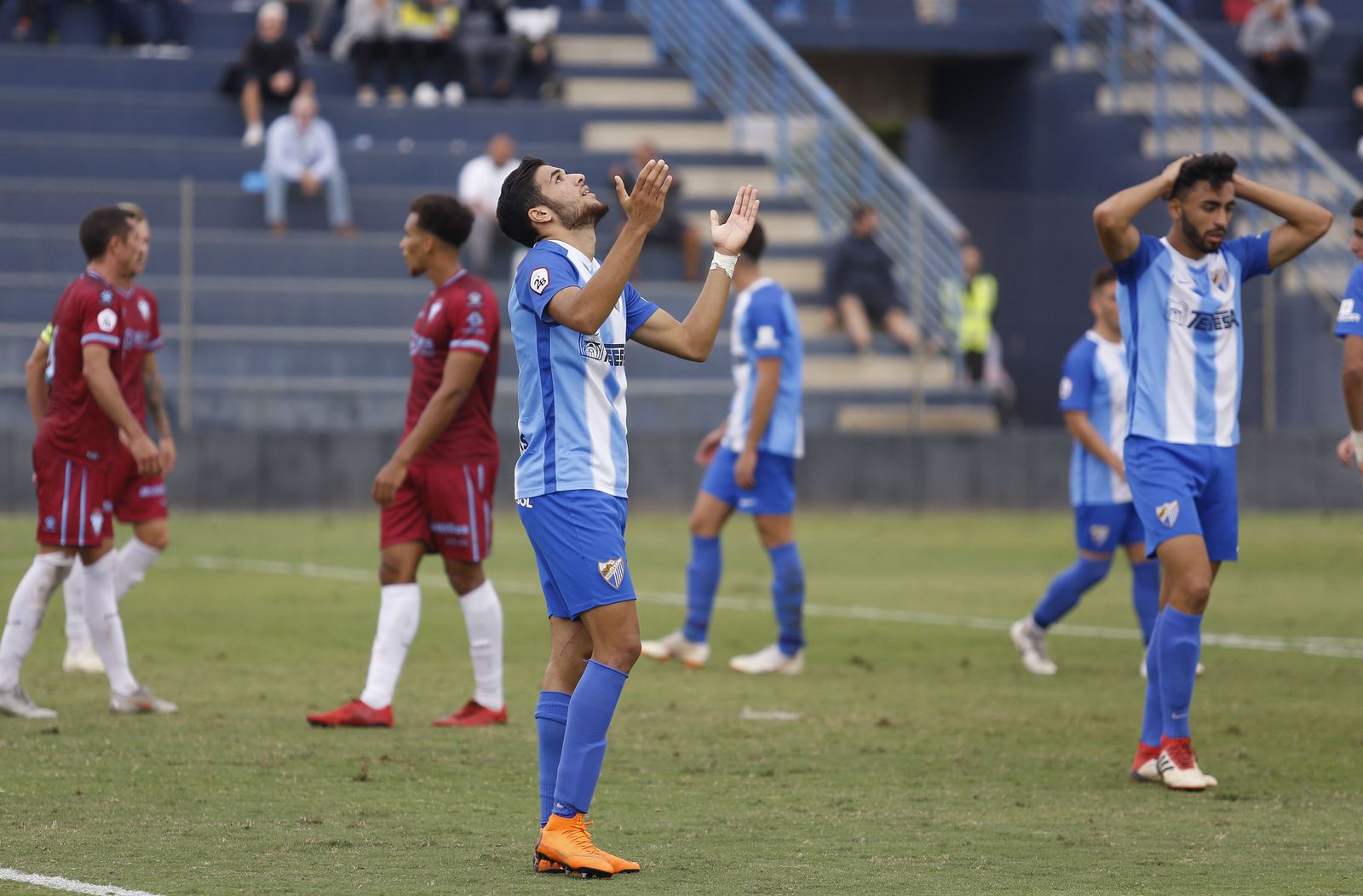 Antoñín se lamenta tras una acción fallida en la Federación.