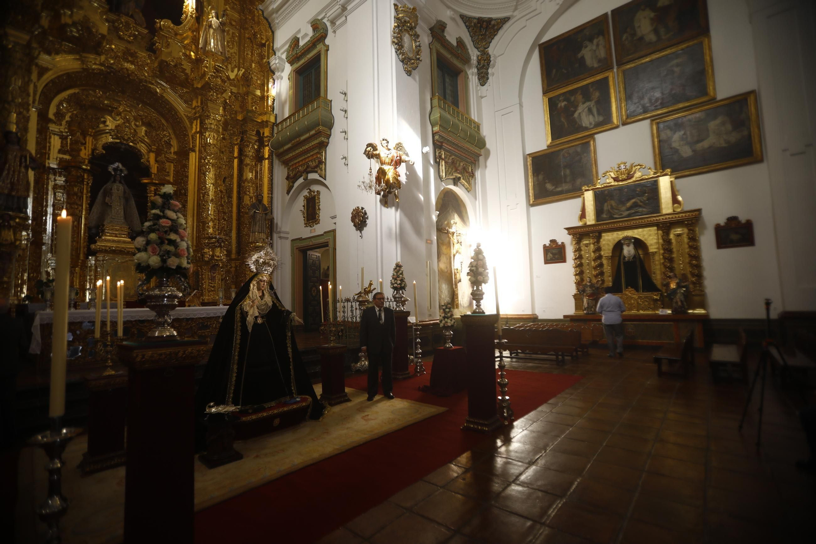 Las mejores fotos del besamanos de la Virgen de la Quinta Angustia de Córdoba