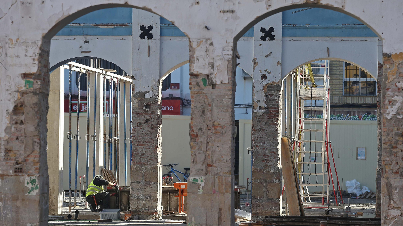 Fotos de las obras del mercado de La Línea