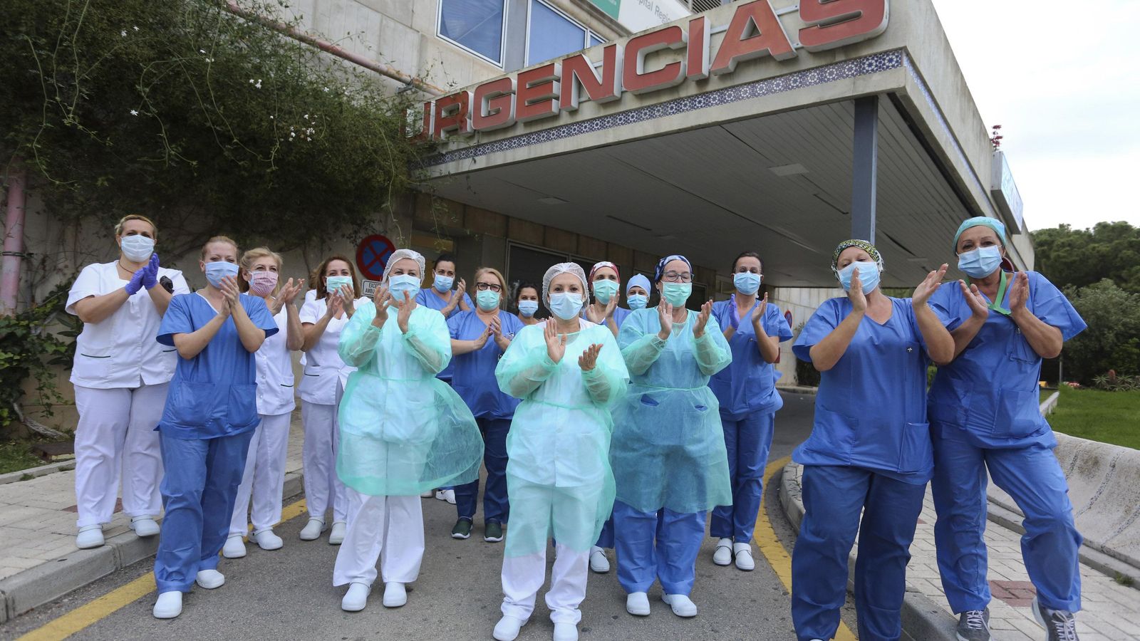 Sanitarios en las Urgencias del Hospital Regional.
