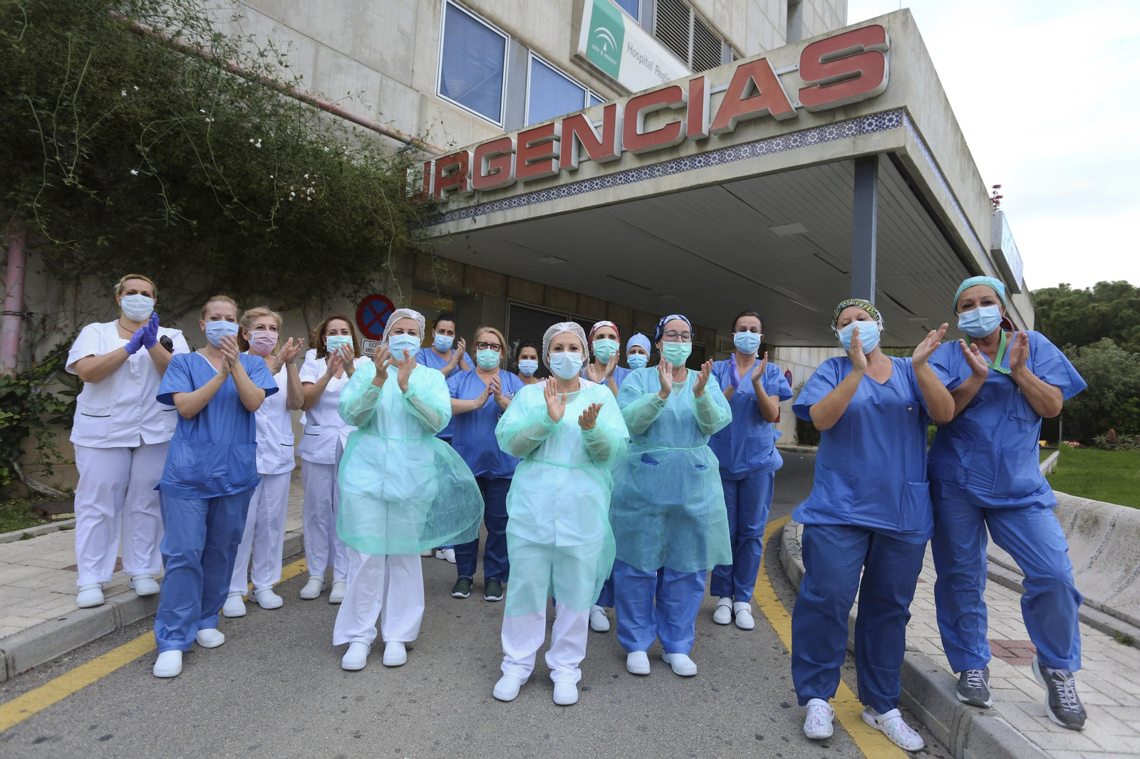 Sanitarios en las Urgencias del Hospital Regional.