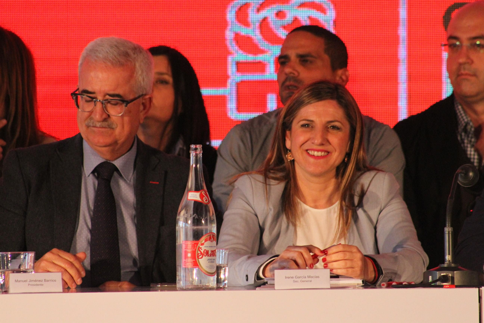Manuel Jiménez Barrios e Irene García, presidiendo ayer el comité provincial del PSOE en Medina Sidonia.