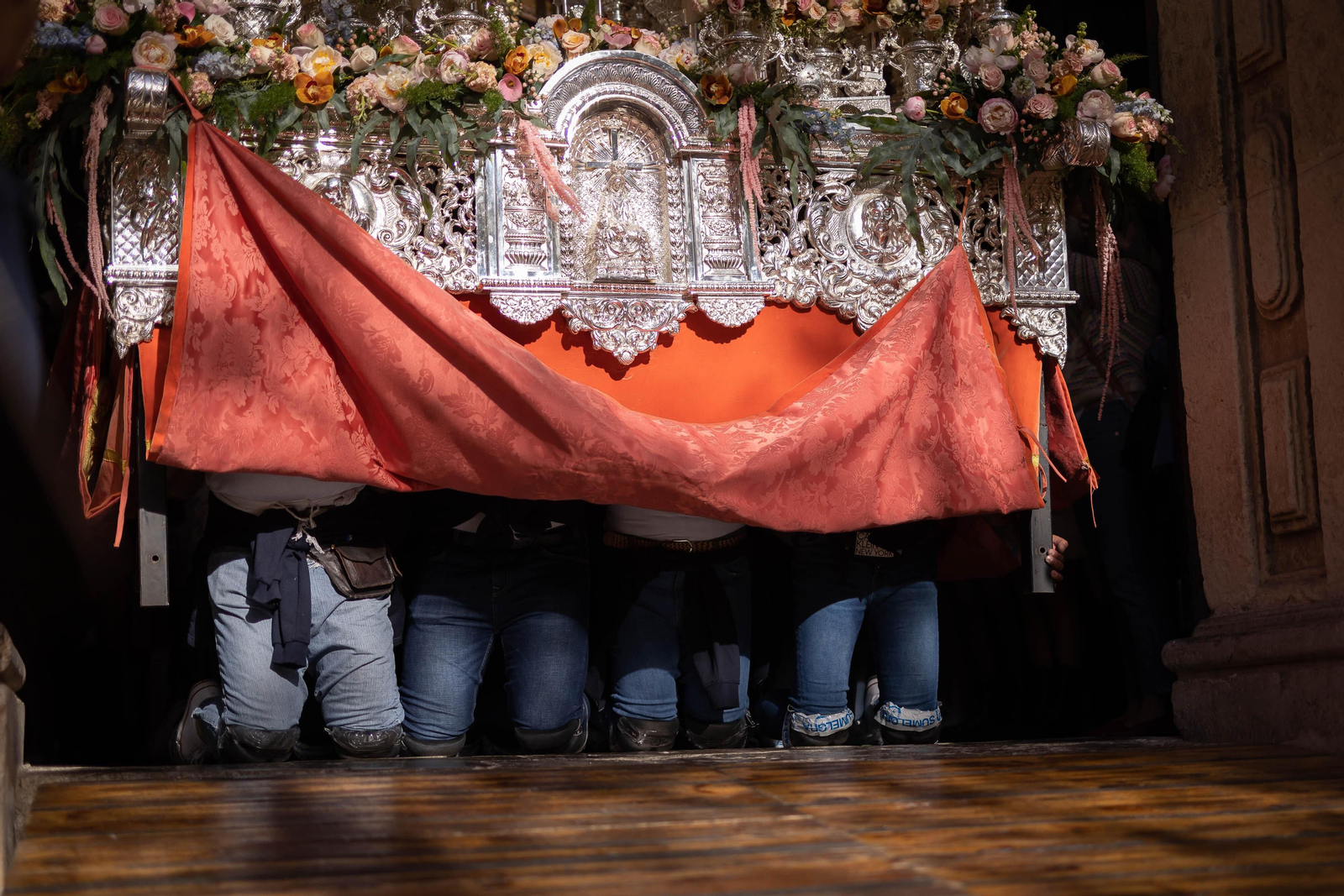 Crónica gráfica del Lunes Santo en Granada