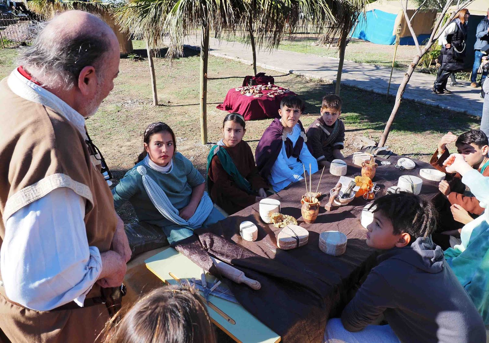 Las mejores imágenes de la recreación en Tharsis de la llegada del oro que llevarán los Reyes Magos a Belén