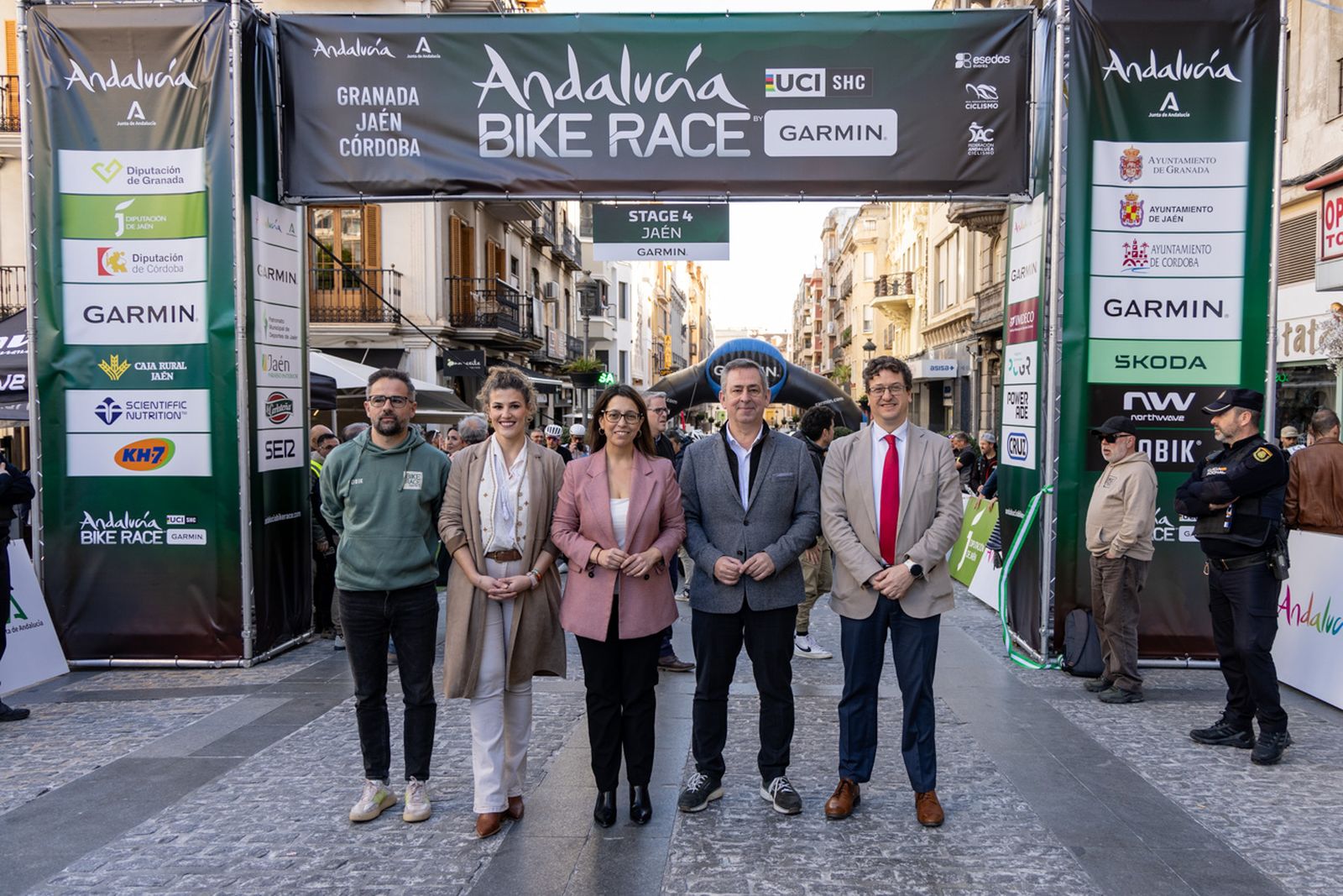 Jaén, protagonista de nuevo en la salida de la tercera etapa de la Andalucía Bike Race