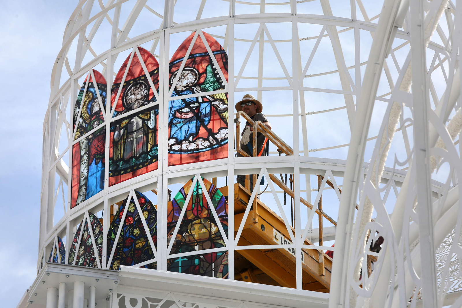 Imágenes de los preparativos en almonte y el Rocío para la venida de la Virgen