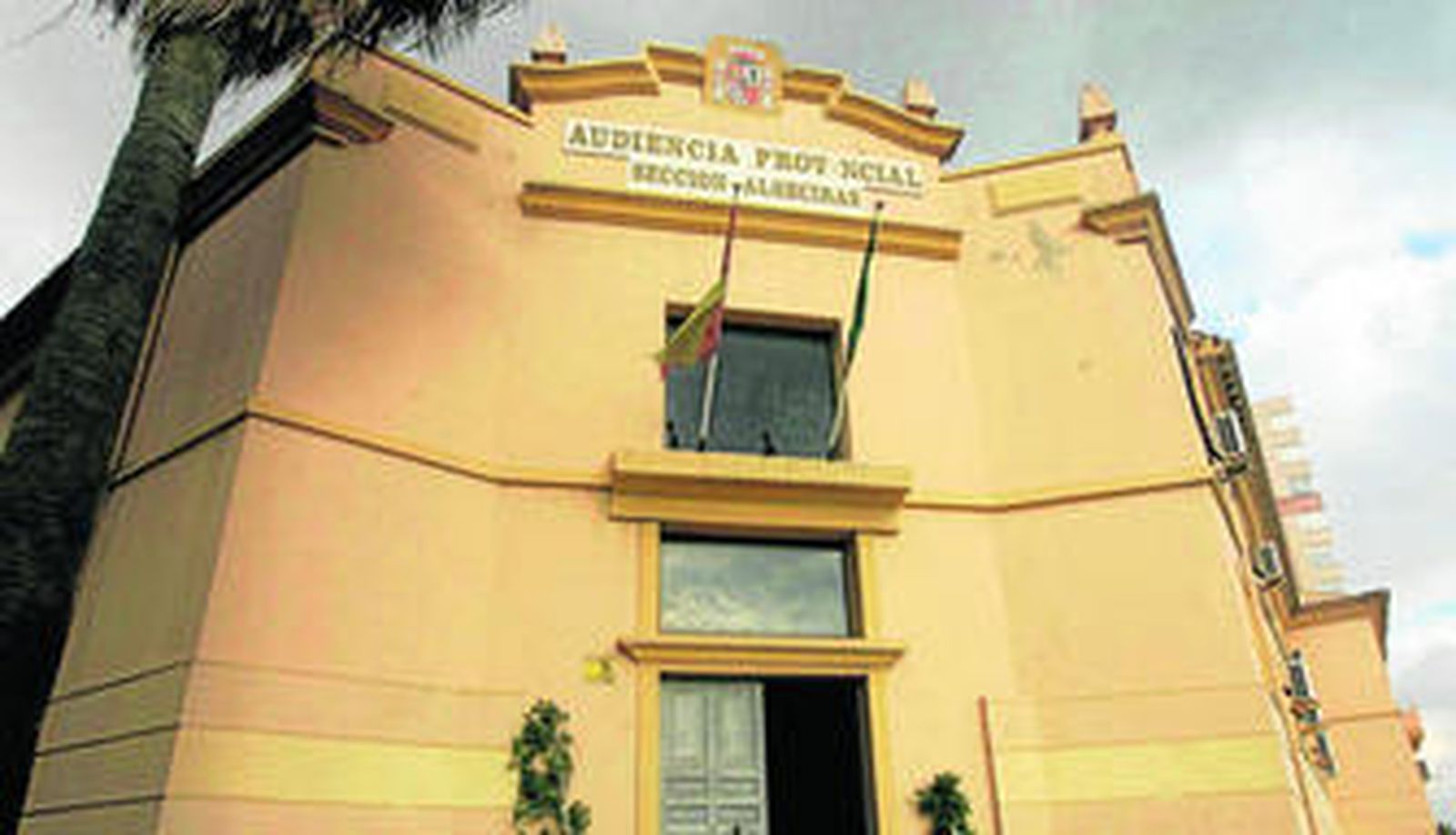 Una imagen de la fachada de la sección algecireña de la Audiencia Provincial.