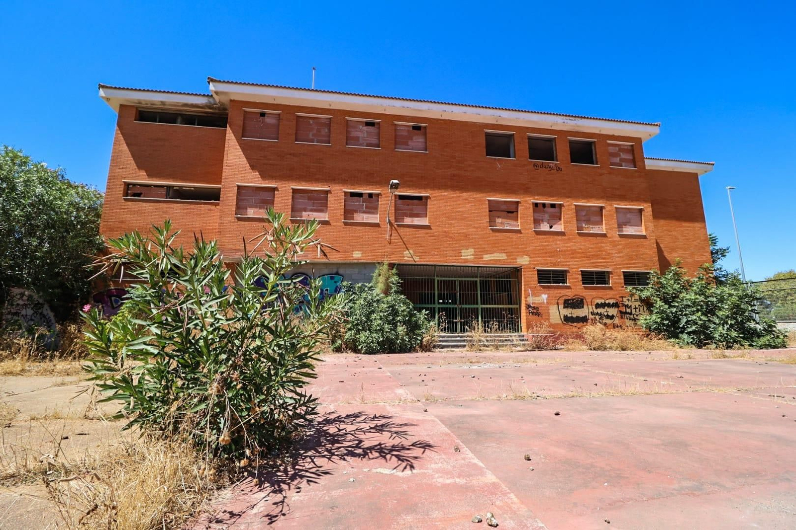 Estado actual del antiguo colegio Doñana, en Huelva capital.
