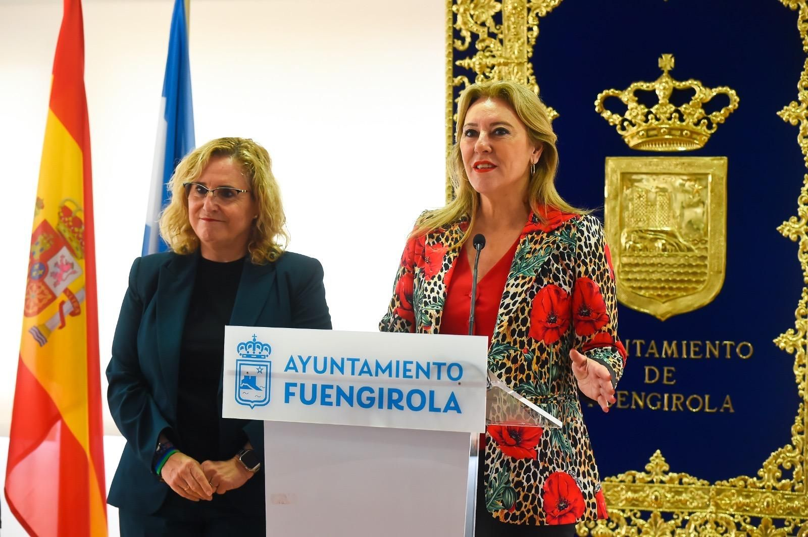 La consejera de Economía, Carolina España (D.), y la alcaldesa de Fuengirola, Ana Mula. La consejera de Economía, Carolina España (D.), y la alcaldesa de Fuengirola, Ana Mula.