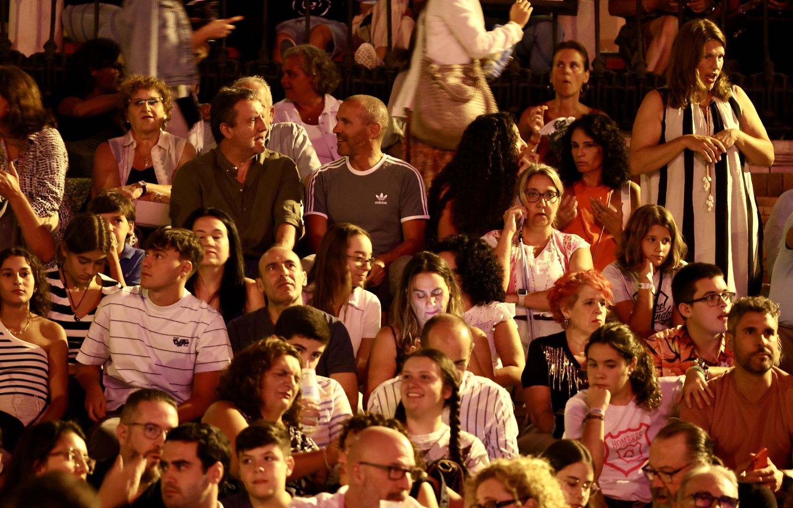 Búscate en el concierto de Hombres G