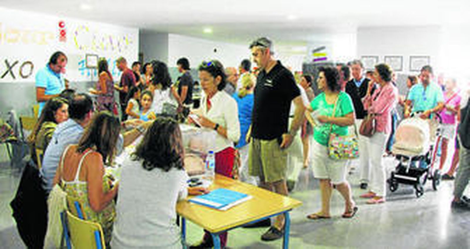 La participación en las elecciones del pasado domingo fue de un 66,58% del censo. En la imagen el colegio Costa Oeste, uno de los que registró más participación.