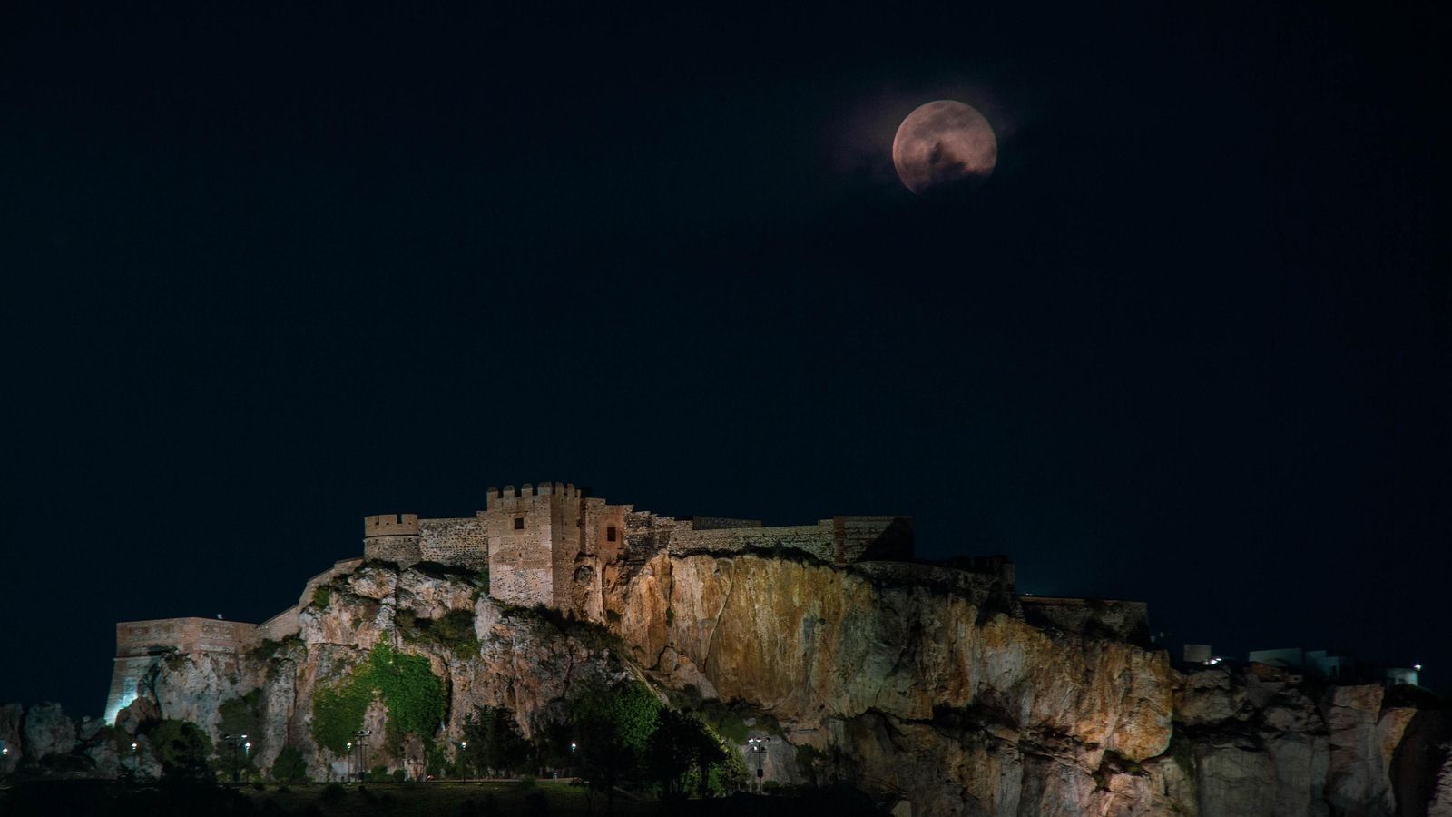 Imagen del Castillo de Salobreña de noche Imagen del Castillo de Salobreña de noche
