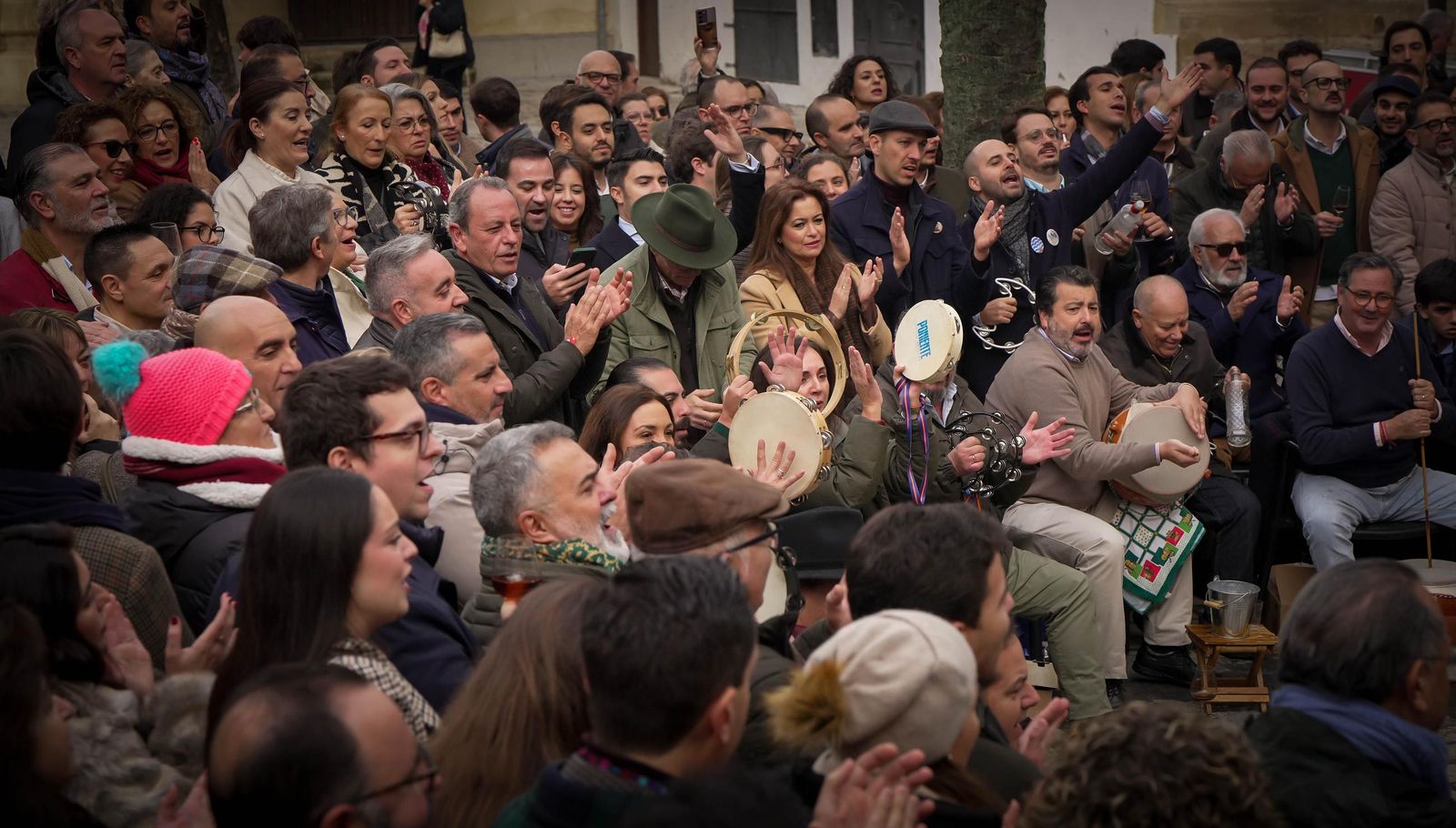 La zambomba mañanera de Jerez, en imágenes
