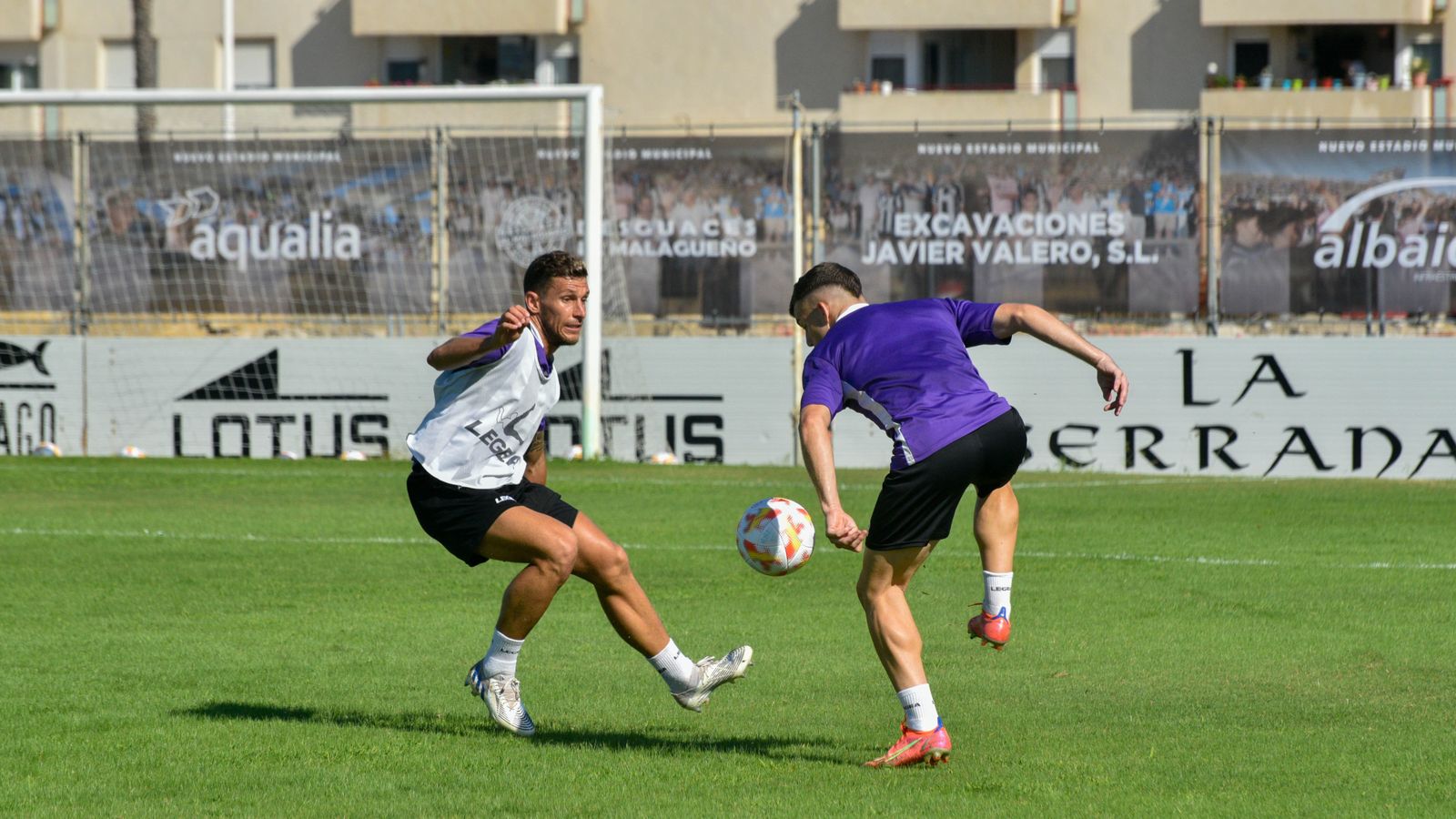 Entrenamiento de la Balona en el estadio Municipal de La Línea