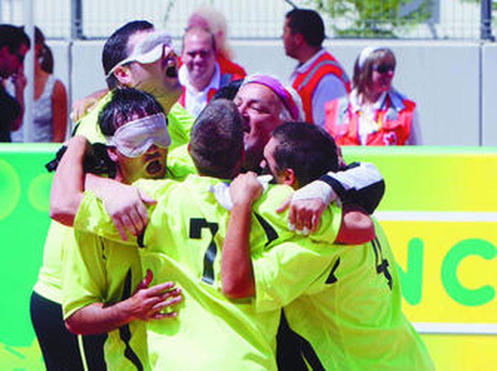 Los jugadores de Málaga celebran el triunfo en el torneo.