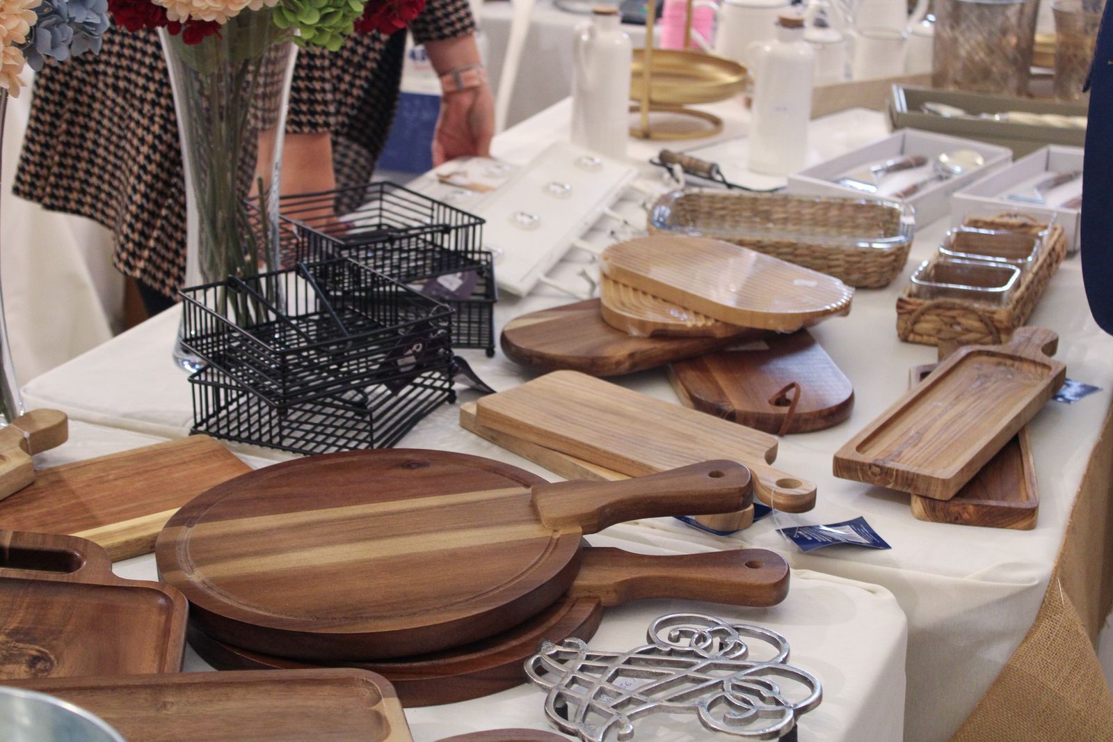 El baratillo de primavera de Adevida en Córdoba, en imágenes