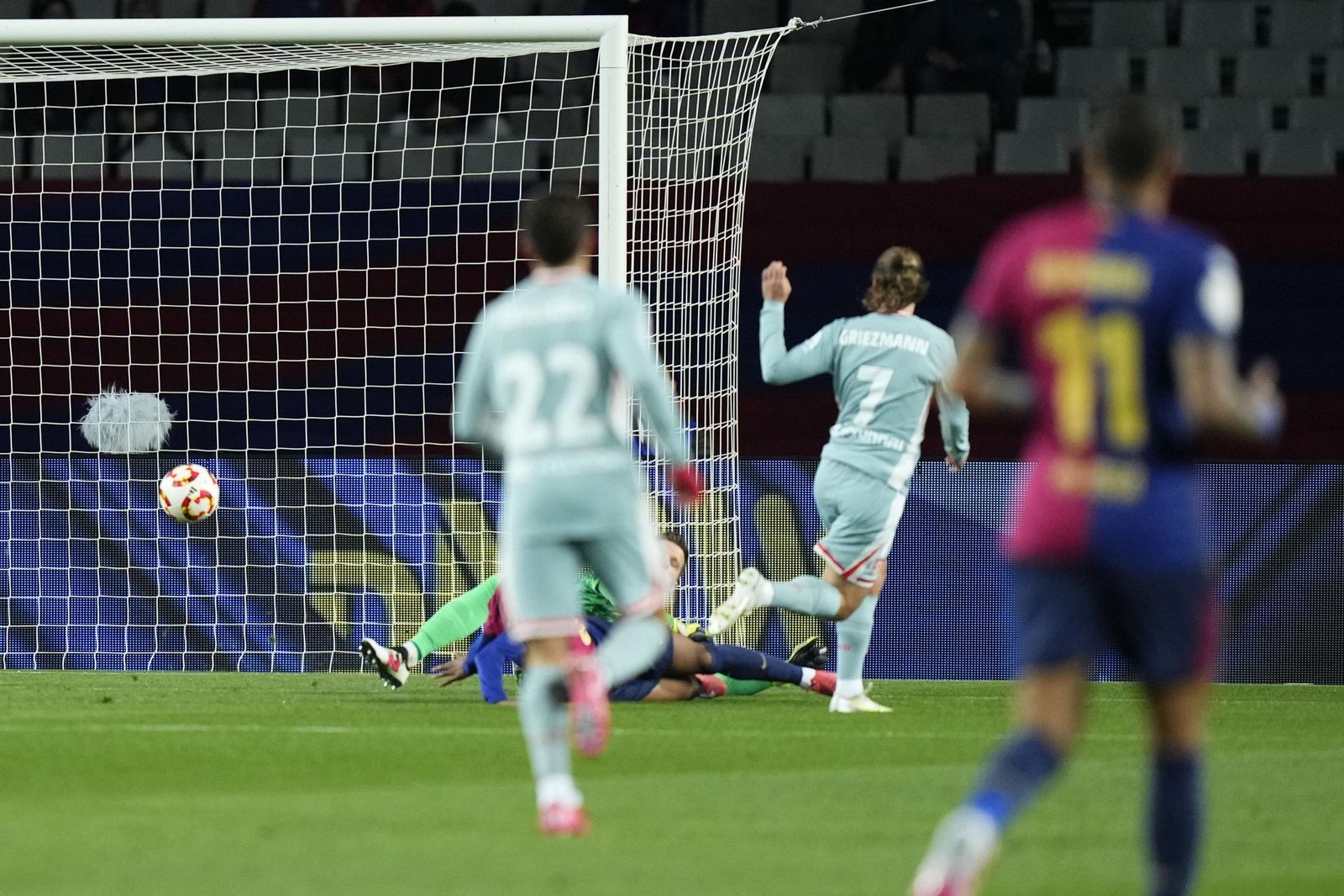 Las fotos del espectacular Barcelona - Atlético de Madrid