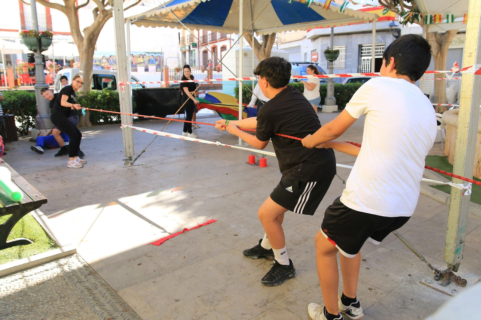Los niños se divierten en las fiestas de Canjáyar