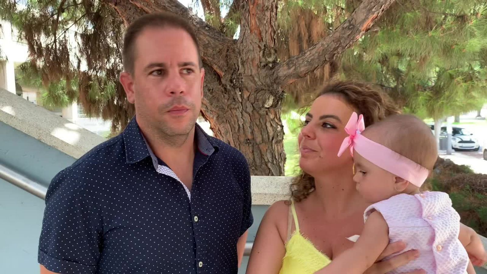 Los padres del segundo bebé.